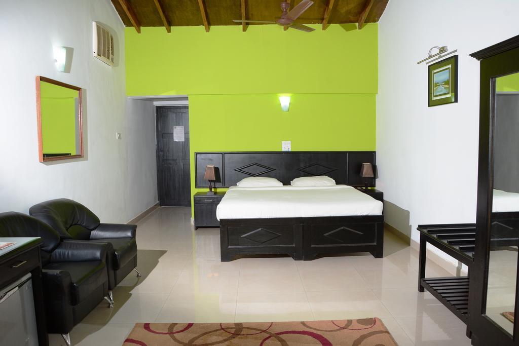 Silver Sands Sunshine - Angaara Candolim Room photo