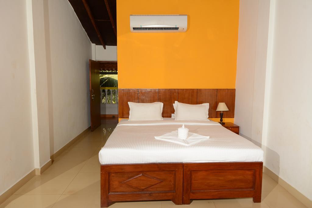 Silver Sands Sunshine - Angaara Candolim Room photo