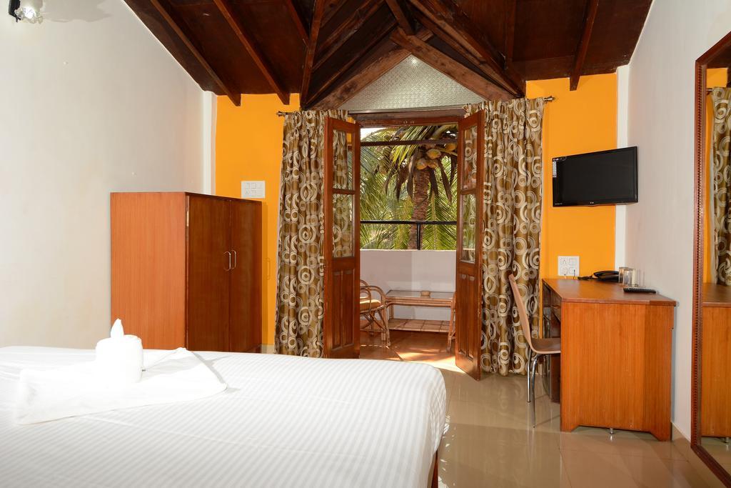 Silver Sands Sunshine - Angaara Candolim Room photo